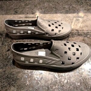 Vans Men's Gray Slip-On Shoes Men's Size 8 Or Women's Size 9.5